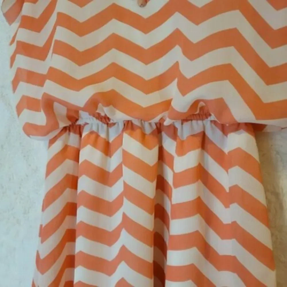 Speechless Dress Peach and White Chevron Girls Size Small Split Sleeve